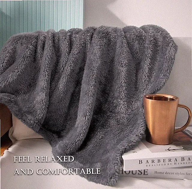 Gray Plush Polyester Throw Blanket Anti-Static Breathable No-Pilling
